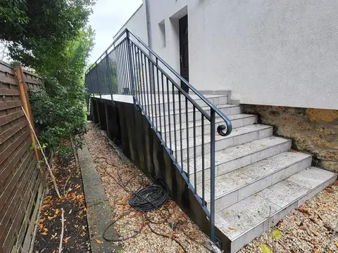 Rampe d'escalier extérieur en acier gris anthracite RAL 7016